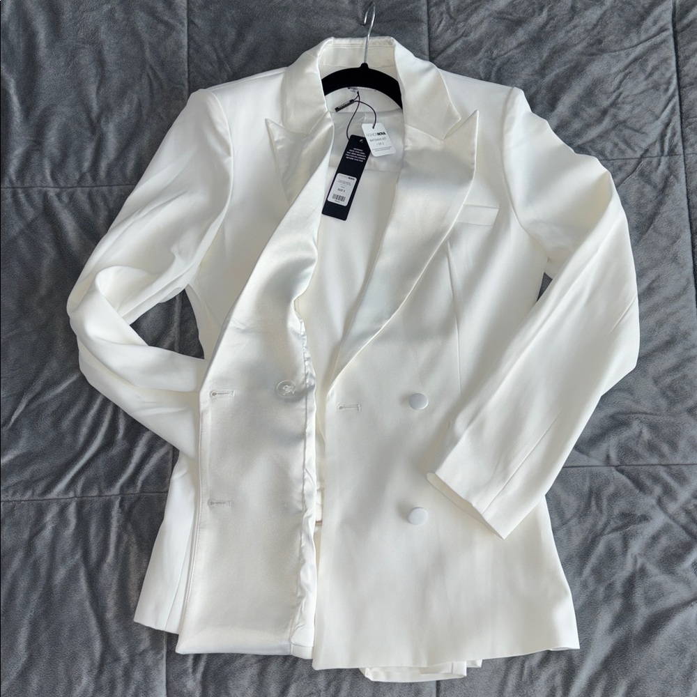Fashion Nova Women's White Double-Breasted Tuxedo Pantsuit Set - Picture 3 of 6
